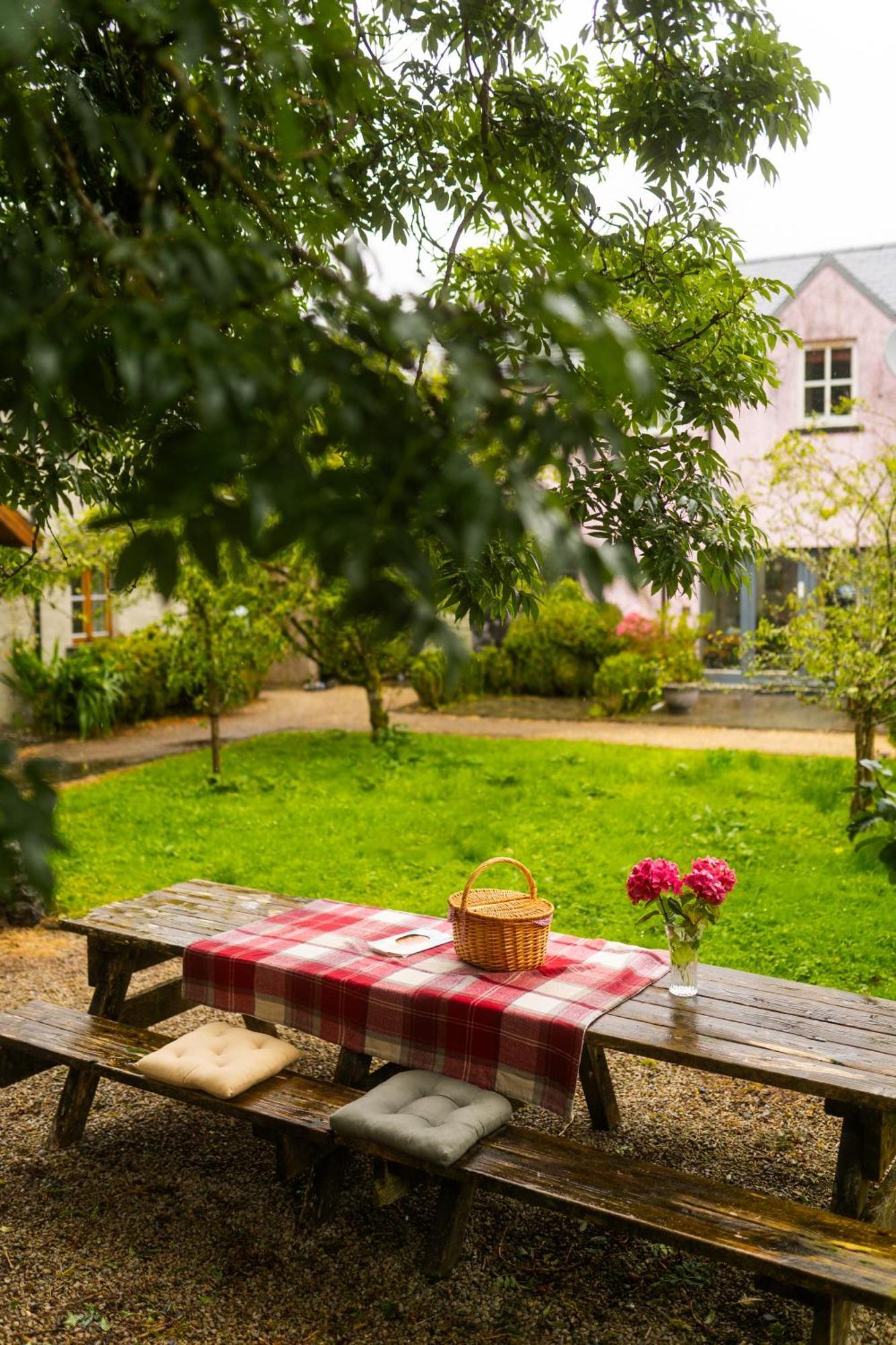 Burren Court Lodge Ballyvaughan Dış mekan fotoğraf